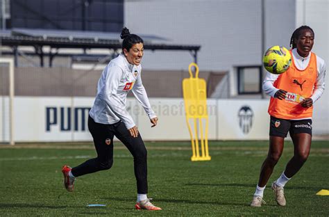 Photos From Valencia Cf Femenino S Training Session