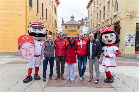 Chris Sabo Michael Waltrip To Lead Findlay Market Parade Movers Makers