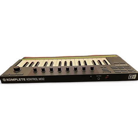 Used Native Instruments Used Native Instruments Komplete Kontrol M32