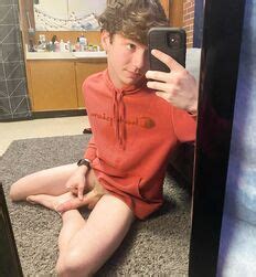 Sexy Smooth Twinks Showing Off Selfie Porn