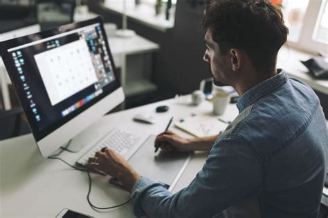 aplikasi desain  canva  bisa diakses gratis