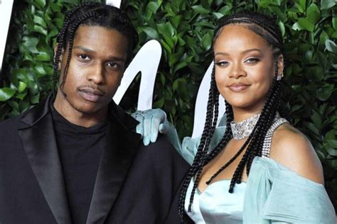 Rihanna E A AP Rocky Mostram Primeira Foto De Seu Novo Filho Riot Rose