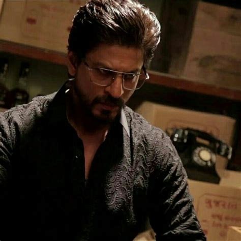 Pin By Lore Reyes On Srk Shahrukh Khan Shahrukh Khan Raees Raees Srk