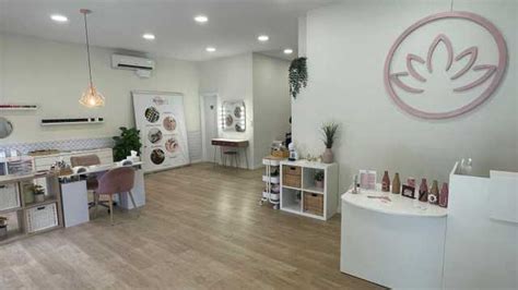 Manicurista Be You Beauty Nails Barcelona Estética y Belleza