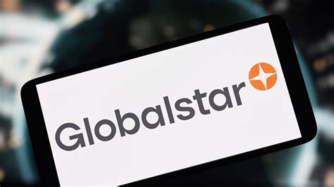 globalstar  start launching   satellites  iphones  year