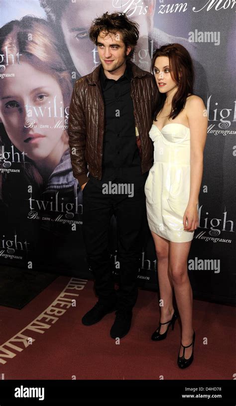 Twilight kristen stewart robert film hi-res stock photography and