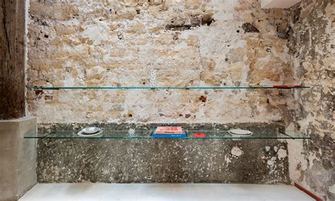 Uwudracu draculin xxx videos her hair is dark hair about at