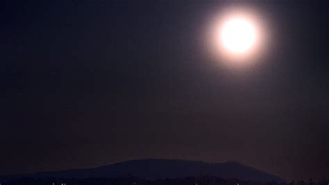 full moon  full moon meteor shower