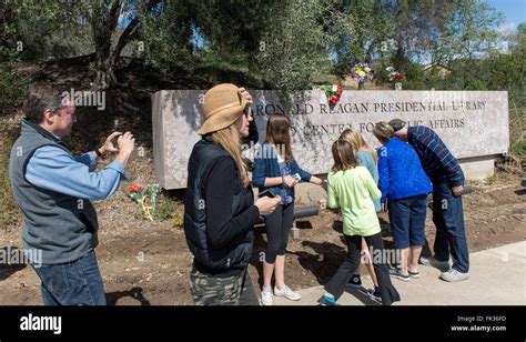 Simi Valley California USA 06th Mar 2016 People Begin Leaving