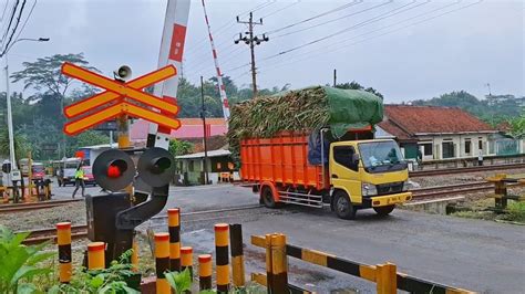 Ka Gaya Baru Malam Selatan Railway Crossing Palang Pintu Kereta