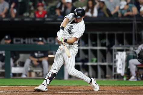 chicago white sox squander lead    loss   york yankees