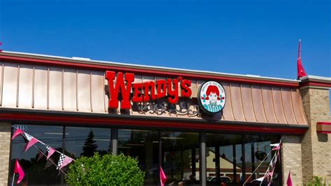 Wendy’s plans to shut down hundreds of locations in 2026 – Yum Fryer