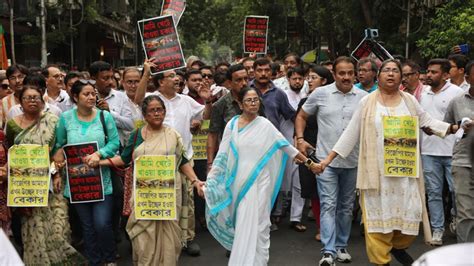 tmc  turmoil rebels testing  grip  party  mamata banerjee