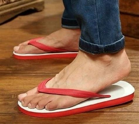 Pin De Alex Rijper En Slippers Pies Masculinos Hombres Descalzos