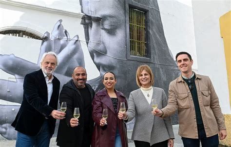 Inaugurado el fotomural de María Terremoto en Jerez