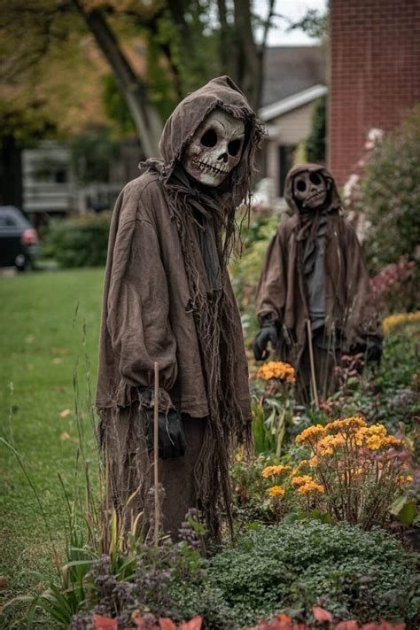 20 Simple Outdoor Halloween Decorations That Will Scare Your Neighbors