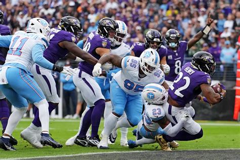 Baltimore Ravens stuff Tennessee Titans in Derrick Henry reunion