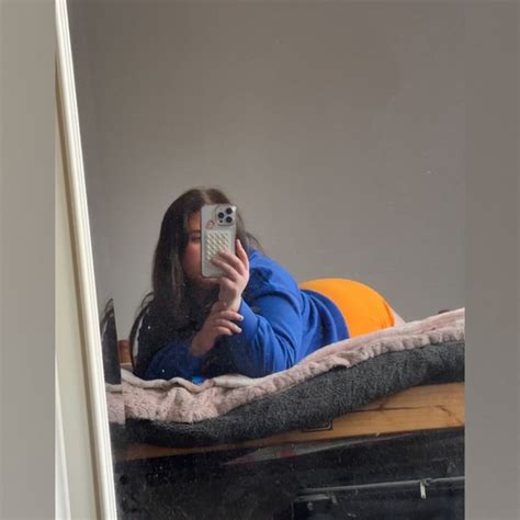 Lilly (@lillyviolet.x) OnlyFans Model Profile & Stats