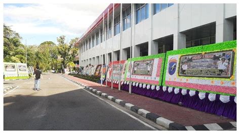 Papan Bunga Penuhi Kantor Gubernur Kalteng Jelang Kedatangan Agustiar