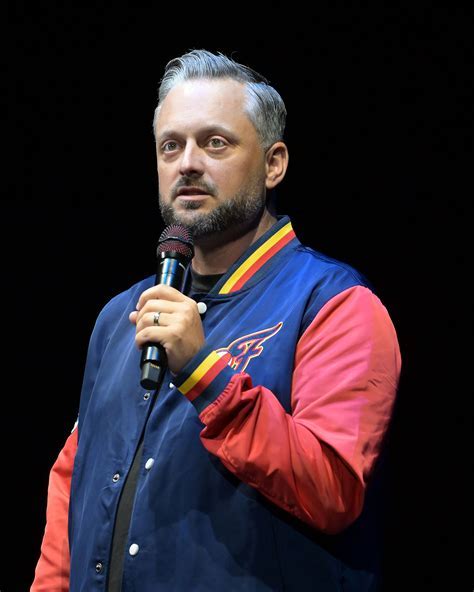 Unlock Nate Bargatze's Hilarious Stage Presence: Setup Secrets