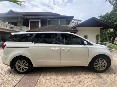 A Handsome Kia Grand Carnival Kx L A Cars For Sale In