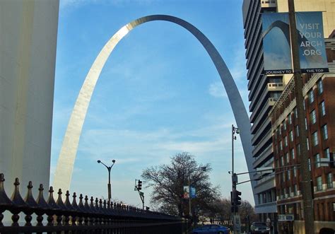 Saint Louis Arch Picture | IQS Executive