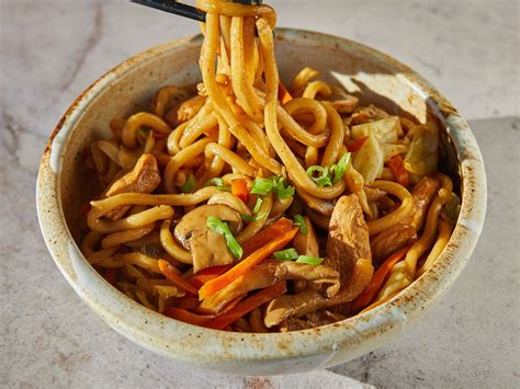 Yaki Udon Japanese Stir Fried Udon Noodles With Chicken And Vegetables Recipe Kitchen Stories