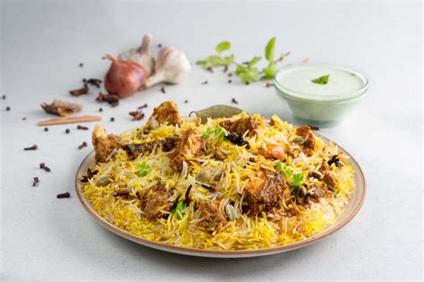 Order 69051-hyderabadi-dum-chicken-biryani-boneless-serves-1 from faasos