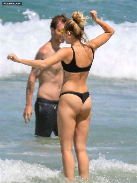 Miley Cyrus Ass In Black Bikini At The Beach In Byron Bay 2018 Nudbay