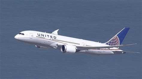 United 787 Take Off