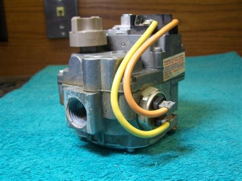 Robertshaw Unitrol Gas Valve 7000 Ader S7b Lennox 24f9701 3b8 501 825