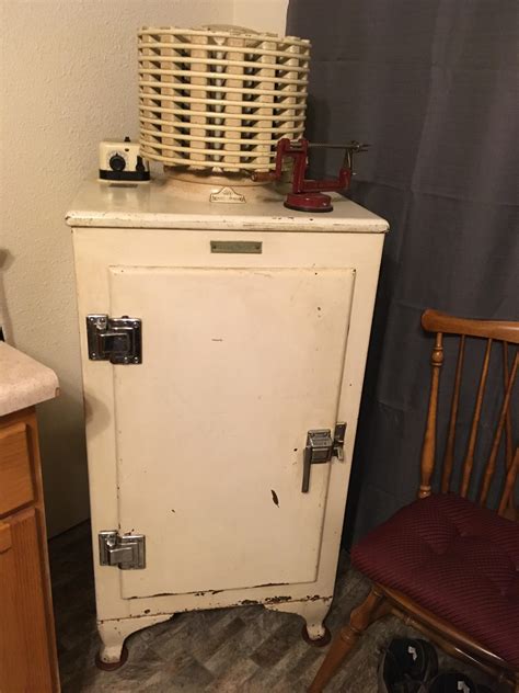 What year is my old refrigerator? : r/Antiques