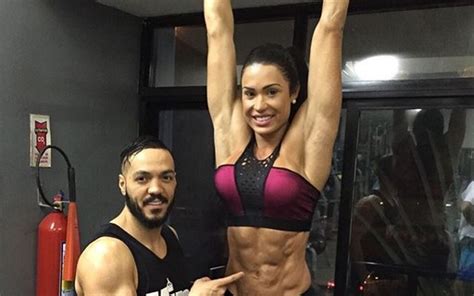 Casal Fitness Gracyanne Barbosa Exibe Abd Men Trincado E Ganha