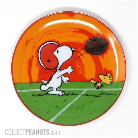 Snoopy Collector Plates - CollectPeanuts.com