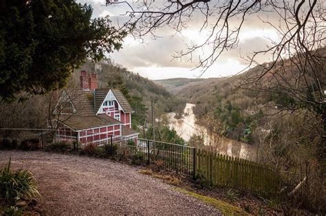 Casa do Otis de Sex Education chega ao mercado por R 9 2 milhões