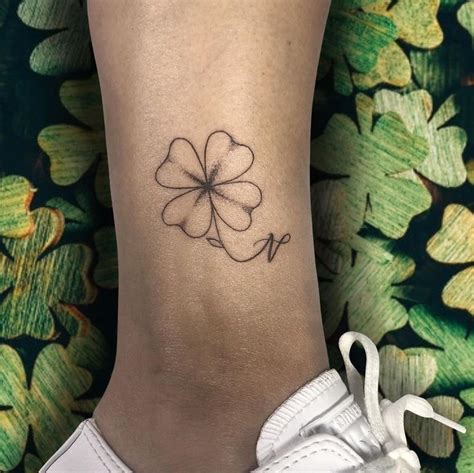 Tatuaje Trebol De Hojas Tatuaje De Trebol Con Significado Disenos E