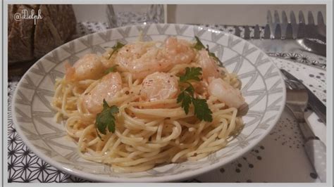 Spaghetti Aux Crevettes Sauce Crémeuse à Lail Et Au Paprika