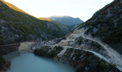 Video Odron Kamenoloma Kod Mostara Tri Automobila Pala U Jezero