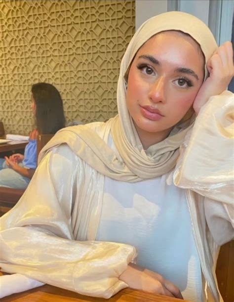 Gorgeous Tiktok Girl In 2023 Buisness Women Hijabi Fashion Casual Selfies Poses