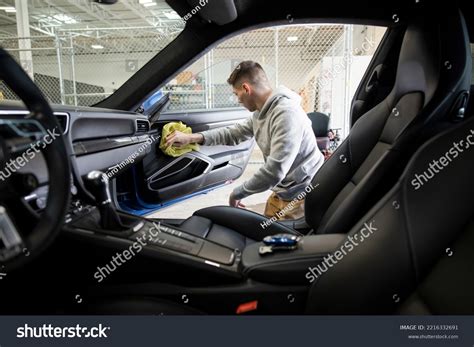 80 567 Male Auto Workers Images Stock Photos Vectors Shutterstock