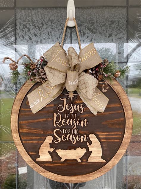 40 Best Christmas Wreaths To Deck Your Doors The Dating Divas