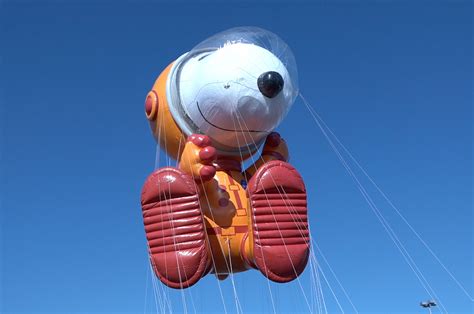 Astronaut Snoopy Balloon To Fly In Macy S Thanksgiving Day Parade Pending Winds Collectspace