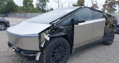 Un Nuovissimo Tesla Cybertruck Mostra Dei Danni Mai Visti Cosa Successo