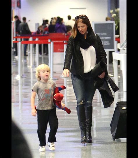 Photo Poppy Montgomery Et Son Fils Jackson Kaufman Prennent L Avion à Los Angeles Le 30