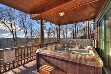 Treetop Getaway has beautiful Mountain views, hot tub, firepit and full game-room., Ellijay ...