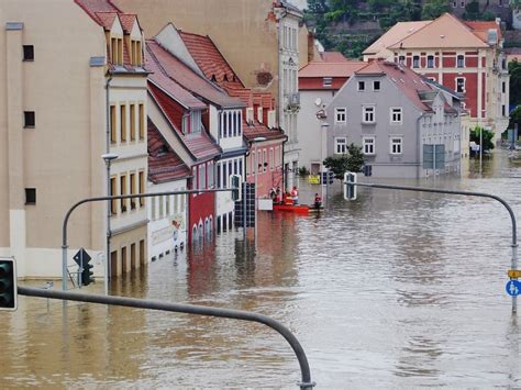 Hochwasser In S Ddeutschland Bis Liter Regen