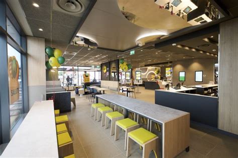 Economica Net McDonalds A Deschis Un Nou Restaurant Drive Thru La