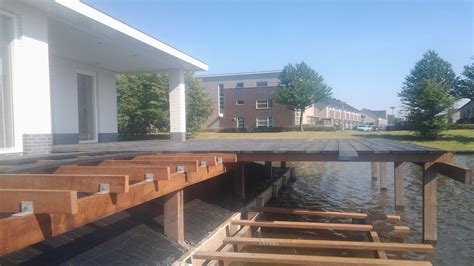Hardhouten Vlonder Met Kunststof Dek