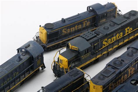 Ho Scale Santa Fe Diesel Engines And Train Cars Ebth