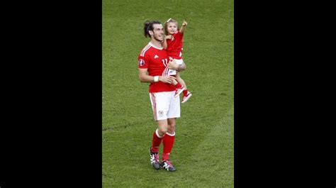 Gareth Bale El Tierno Momento Con Su Hija En Eurocopa 2016 DEPORTE